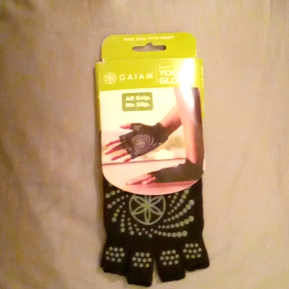 GAIAM Other - Gaiam  yoga gloves os
